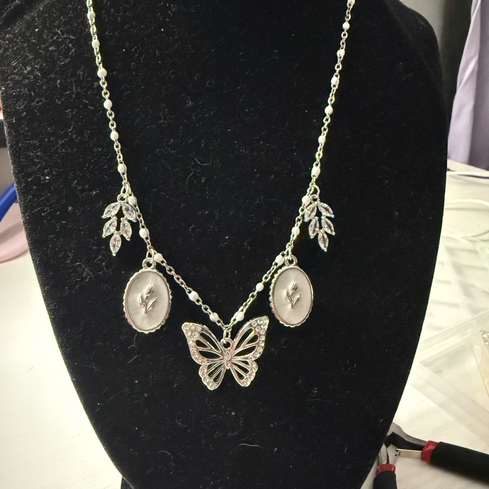 Hand made, Stainless Steel Elegant Butterfly Necklace - Picture 2 of 5